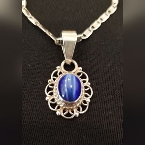Vintage Sterling Silver 16" Necklace With Lapis Lazuli Cabochon Cut Pendant.
